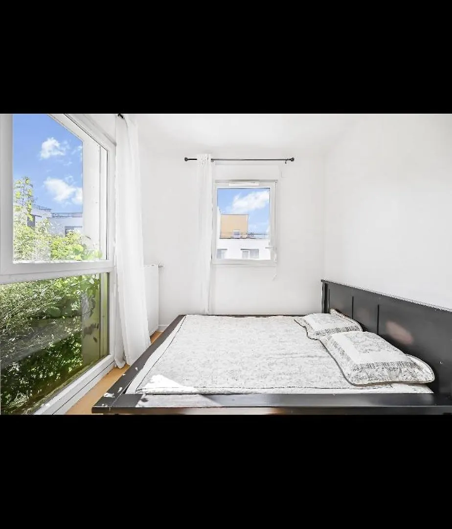 Sejournez A La Maison Du Bonheur, Chambre Cosy Dans Une Maison Familiale A 2 Pas De Paris, Parking Prive Possible Moyennant Des Frais Bagneux  Bagneux (Hauts-de-Seine)