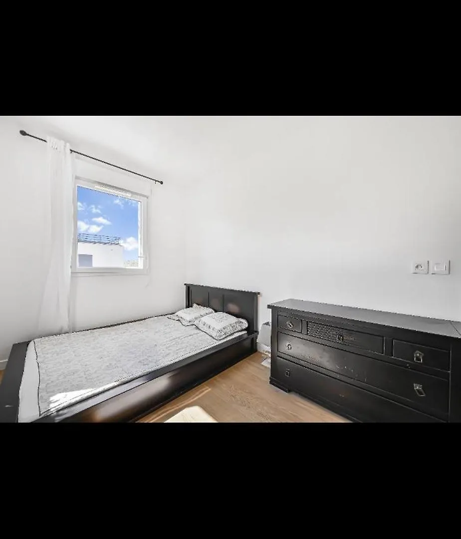 Sejournez A La Maison Du Bonheur, Chambre Cosy Dans Une Maison Familiale A 2 Pas De Paris, Parking Prive Possible Moyennant Des Frais contacts