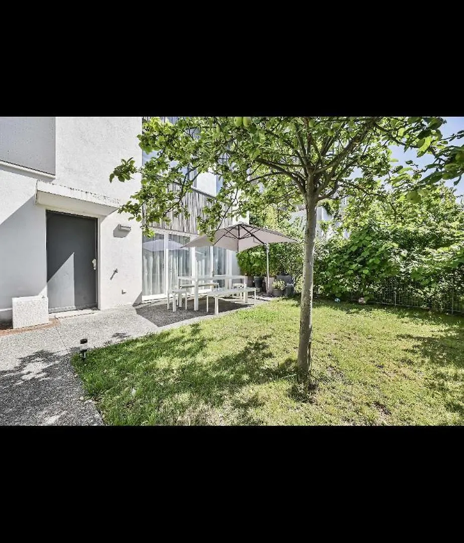 Homestay Sejournez A La Maison Du Bonheur, Chambre Cosy Dans Une Maison Familiale A 2 Pas De Paris, Parking Prive Possible Moyennant Des Frais Bagneux