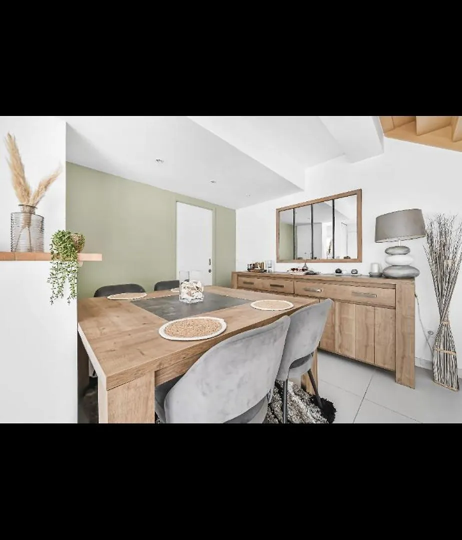Sejournez A La Maison Du Bonheur, Chambre Cosy Dans Une Maison Familiale A 2 Pas De Paris, Parking Prive Possible Moyennant Des Frais Bagneux  Homestay