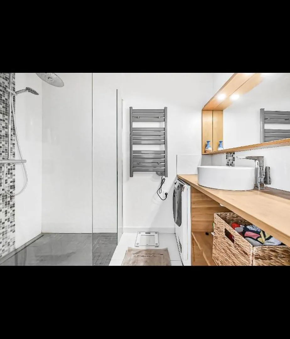 Homestay Sejournez A La Maison Du Bonheur, Chambre Cosy Dans Une Maison Familiale A 2 Pas De Paris, Parking Prive Possible Moyennant Des Frais Bagneux  France